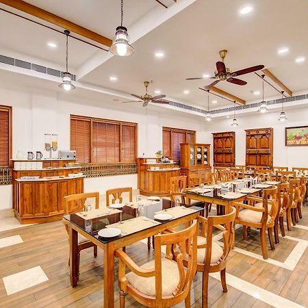 Sterling Guruvayur Hotel Buitenkant foto