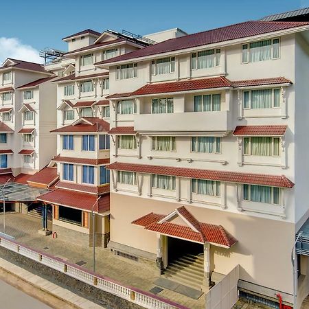 Sterling Guruvayur Hotel Buitenkant foto