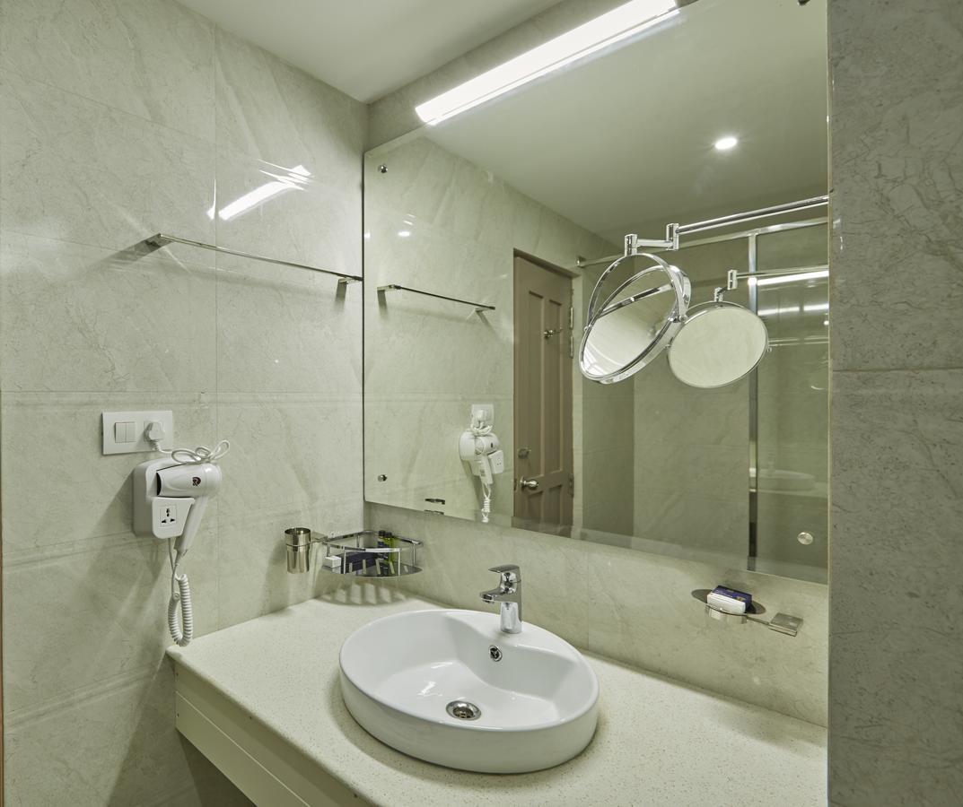 Sterling Guruvayur Hotel Buitenkant foto