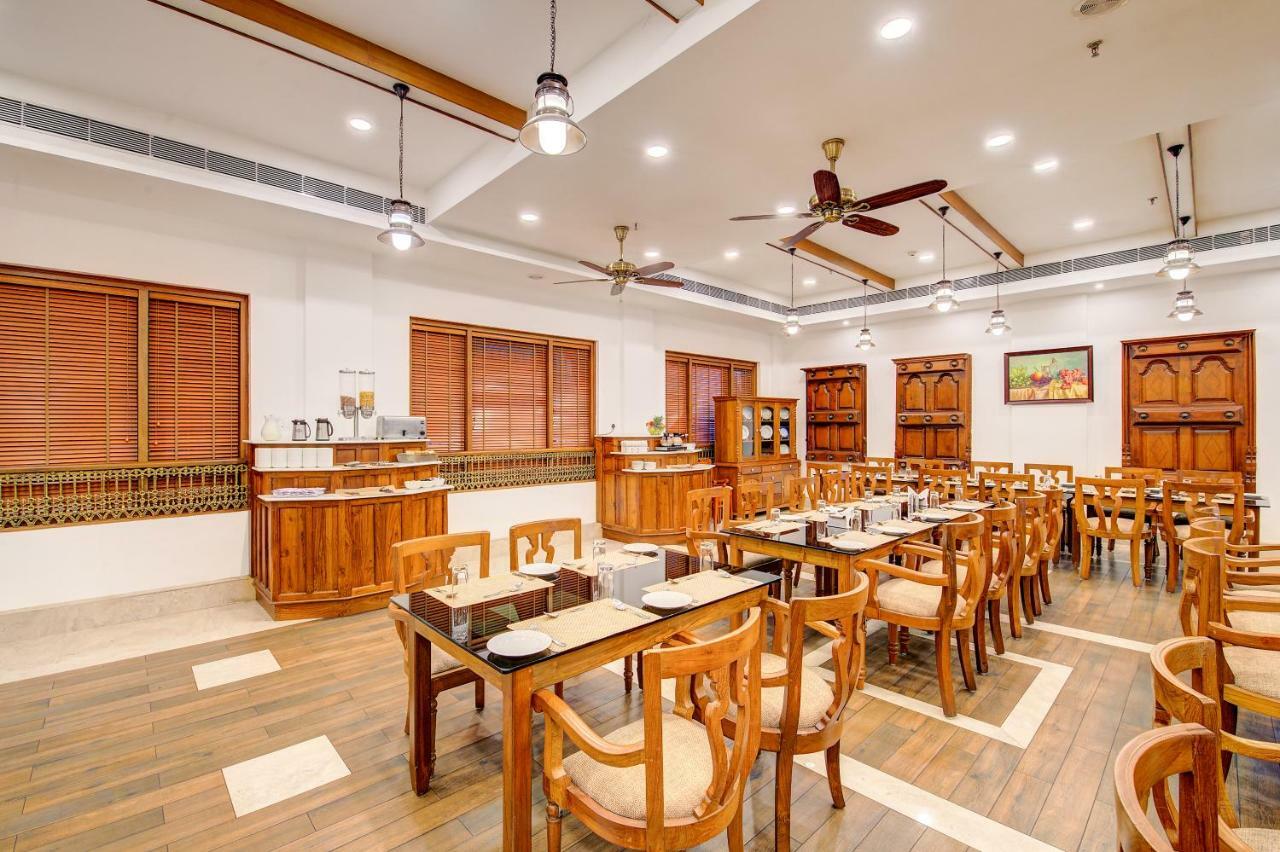 Sterling Guruvayur Hotel Buitenkant foto