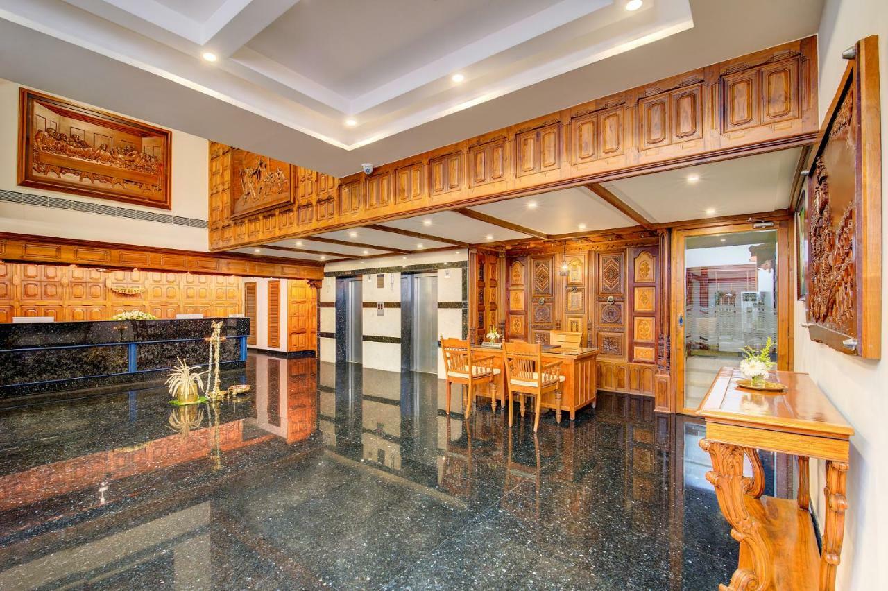 Sterling Guruvayur Hotel Buitenkant foto