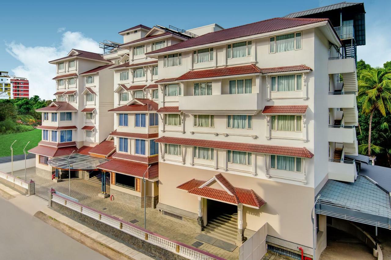 Sterling Guruvayur Hotel Buitenkant foto