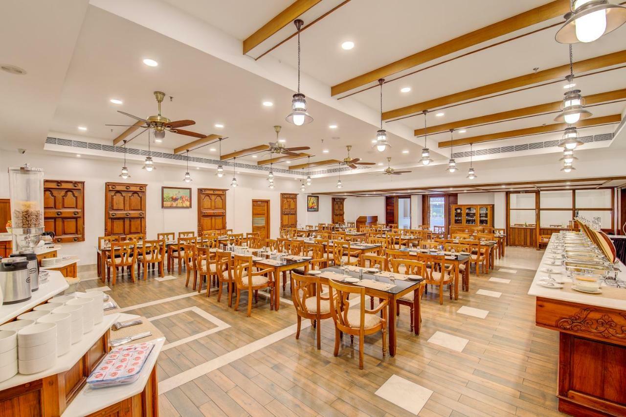 Sterling Guruvayur Hotel Buitenkant foto